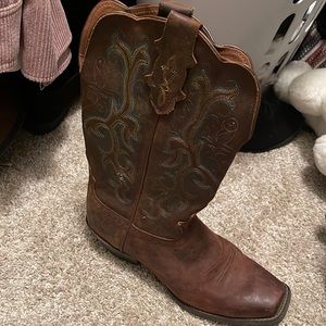 Justin boots. Only worn a handful of times. Size 10B